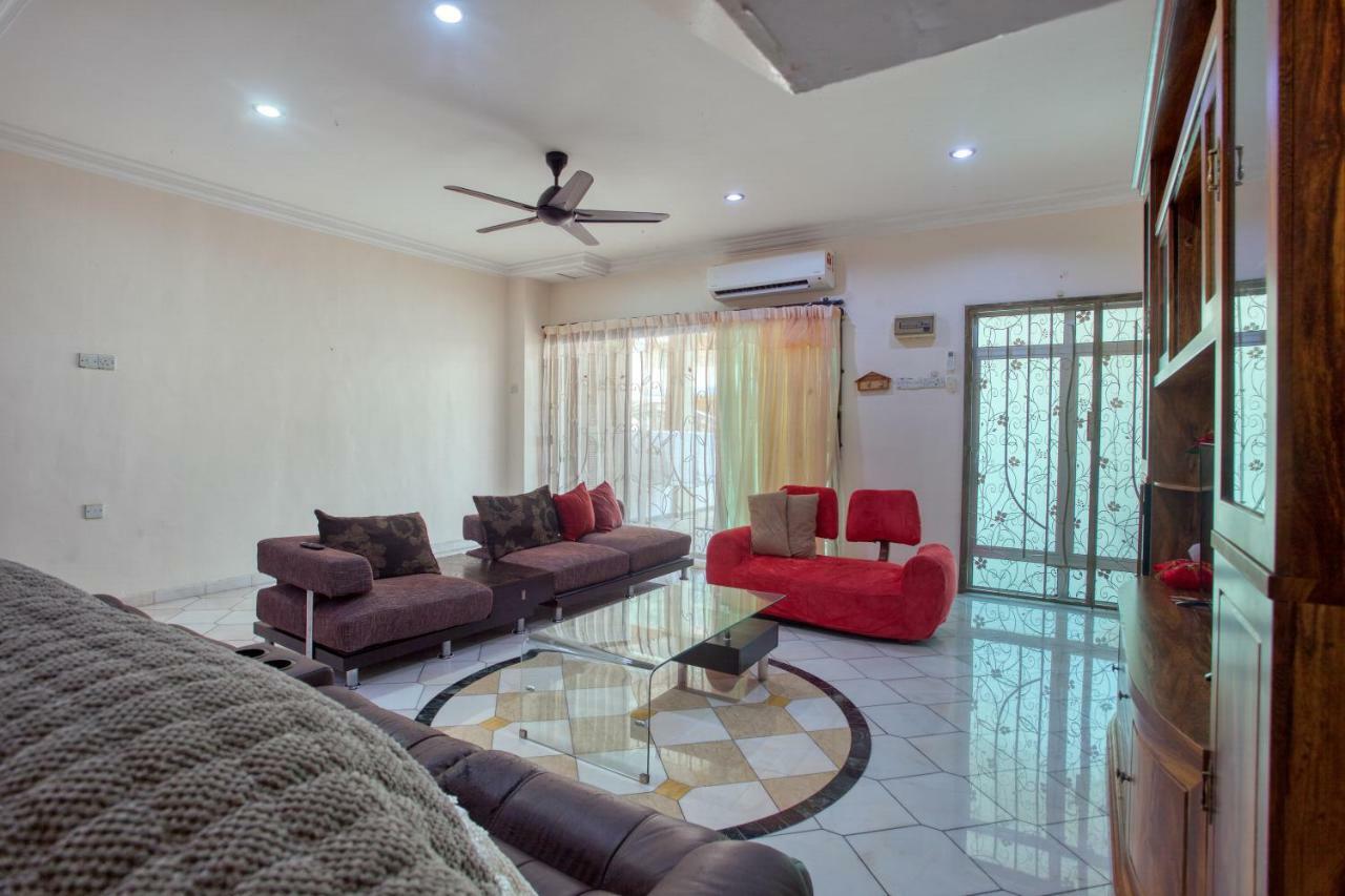 Gunung View Homestay 10 To 12 Pax Near Sunway Tambun Ipoh Exterior photo
