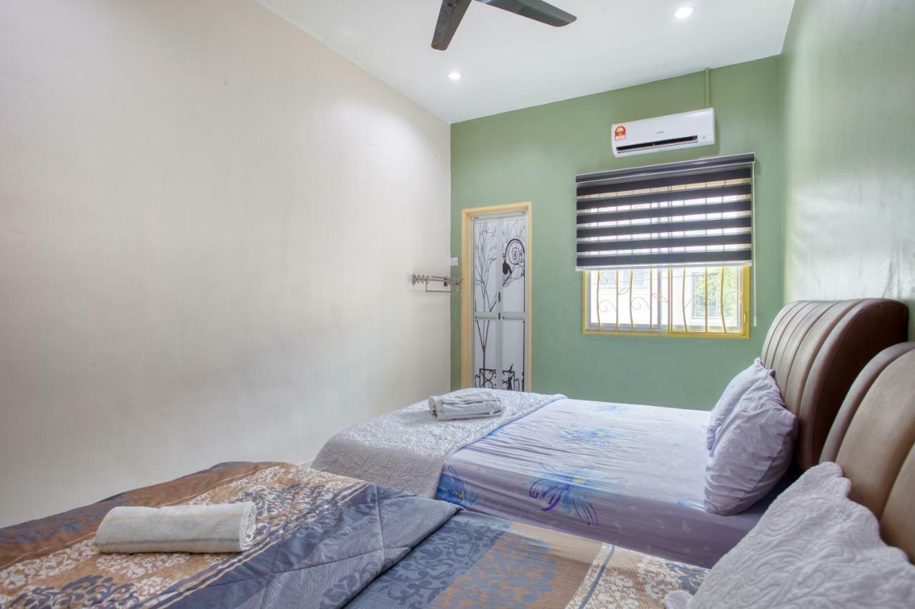 Gunung View Homestay 10 To 12 Pax Near Sunway Tambun Ipoh Exterior photo