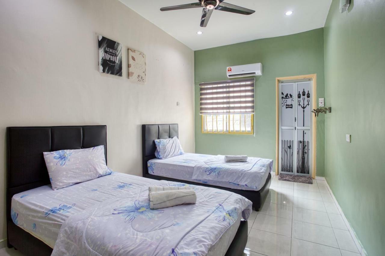Gunung View Homestay 10 To 12 Pax Near Sunway Tambun Ipoh Exterior photo