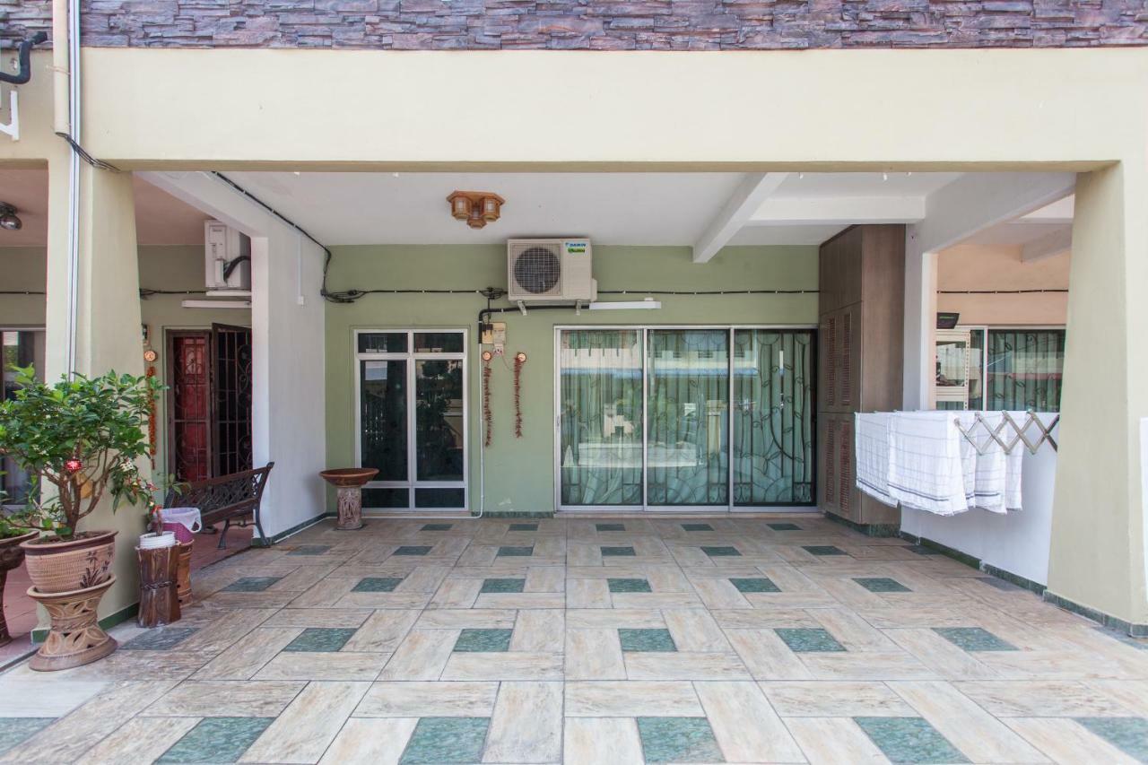 Gunung View Homestay 10 To 12 Pax Near Sunway Tambun Ipoh Exterior photo