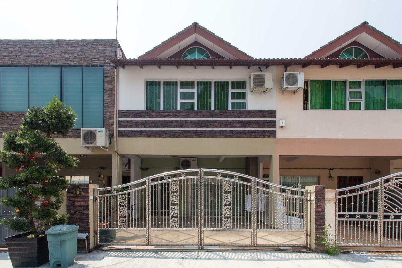Gunung View Homestay 10 To 12 Pax Near Sunway Tambun Ipoh Exterior photo